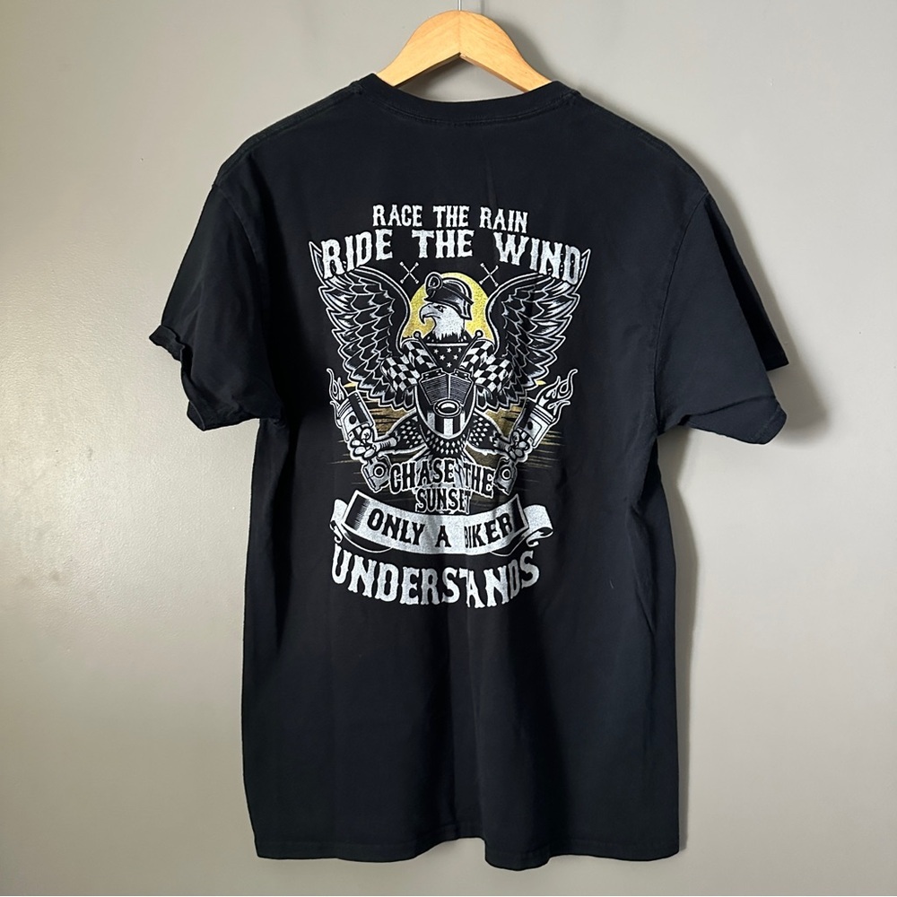Gildan Black “race the wind” Graphic T-Shirt
